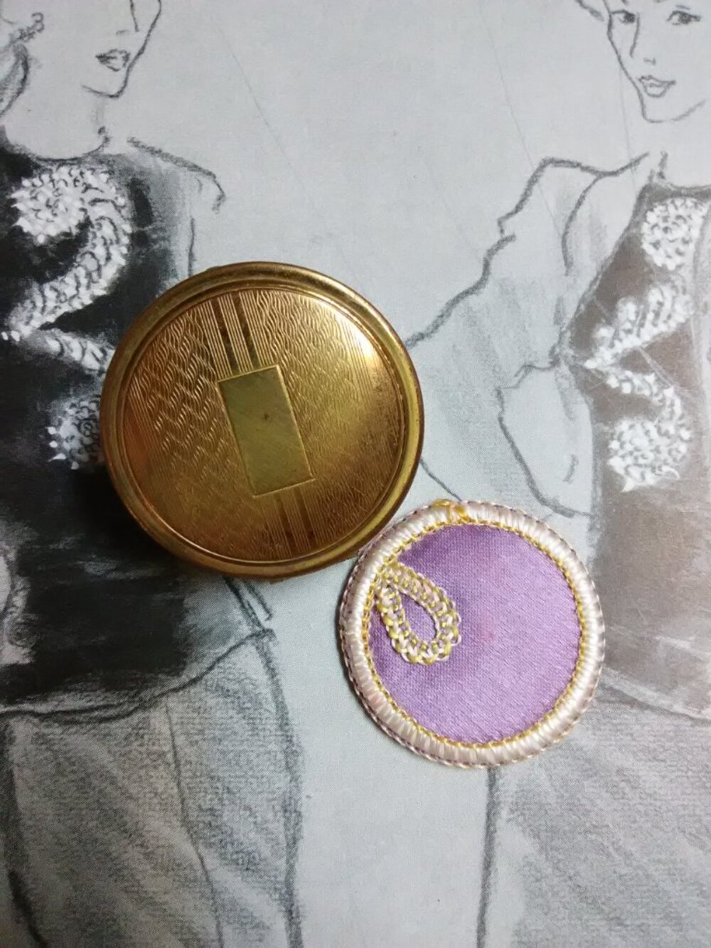 Vintage Melba rouge compact with puff - gold tone compact